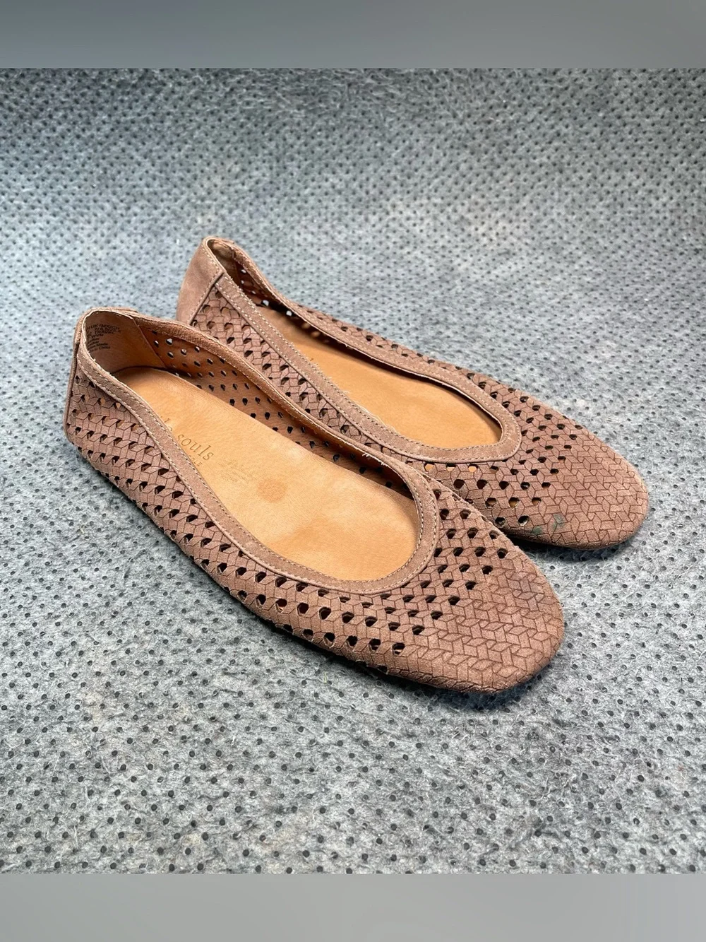 Gentle Souls by Kenneth Cole Beige Flats Size 9 Women’s